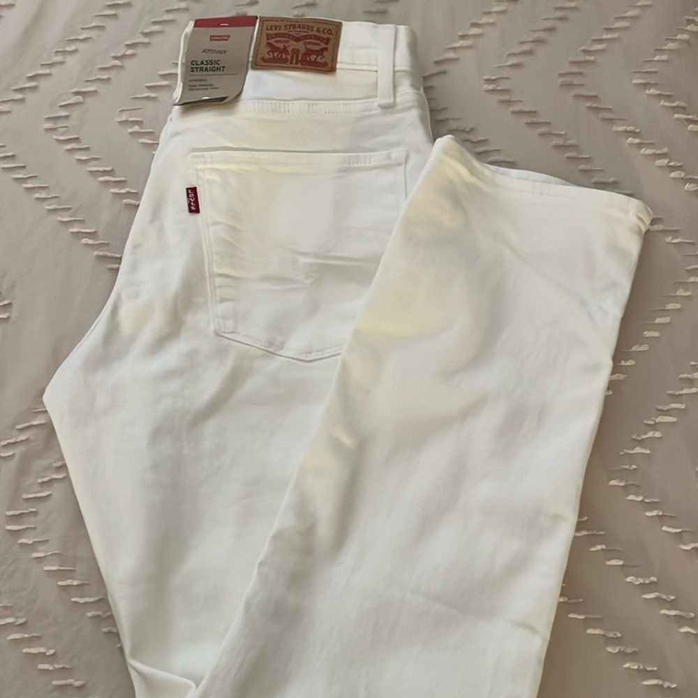 NWT Levi’s Straight Leg